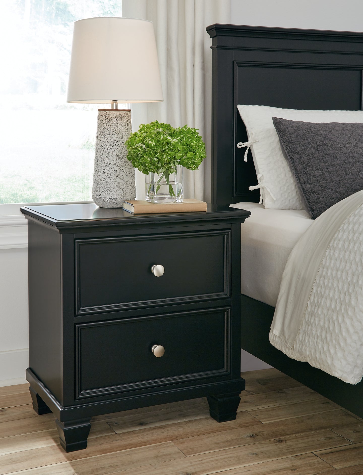 Lanolee Full Panel Bed with Mirrored Dresser and Nightstand